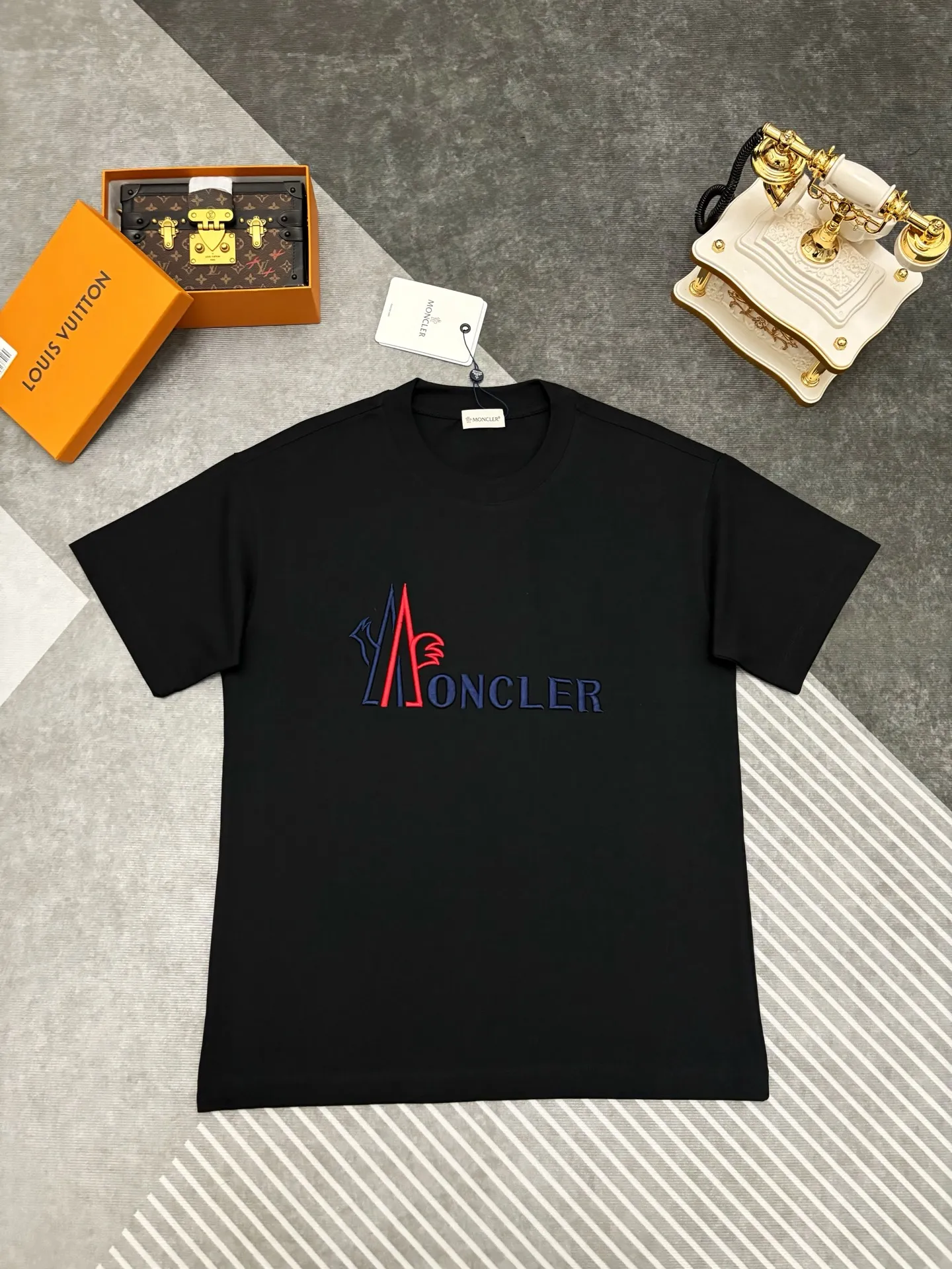 P135💰 MONCLER T 【 Moncler ， 】 New Arrival ， Premium Versatile ， Same Style MONCLER ， T ， ， ， ！ ， ， ， ， ， ， ， ！！ 300 ， ， 。 ， 。 ， ， ！！ Sizes：S、M、L、XL、XXL